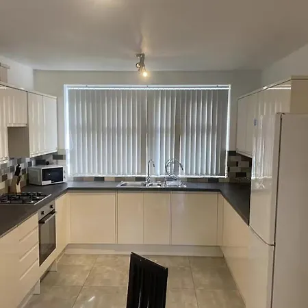 아파트 Spacious Apartment, Steps Away From Heaton Park *