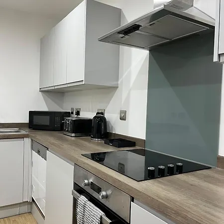 Balcony View Deluxe 2 Bed Ao Arena & Victoria Stn