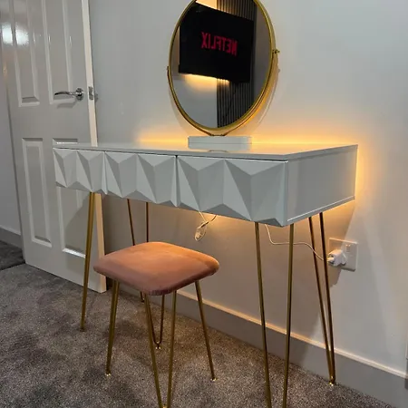 The Royal 1br Near Etihad Stadium & Coop Live דירה *