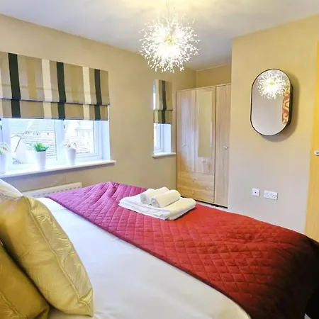 Modern Two-bedroom House Close To Centre *