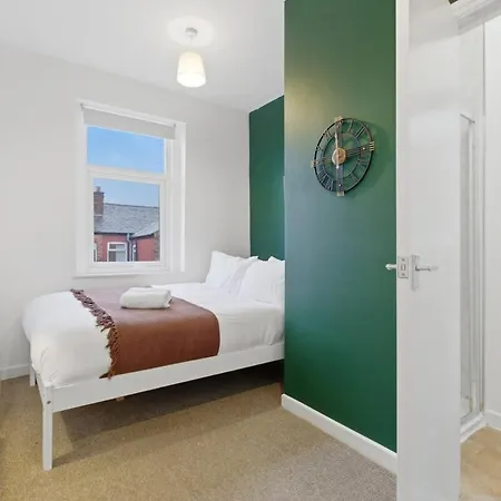 Spacious 4 Bedroom House With Pacman,darts, Netflix By Vista Short Lets *