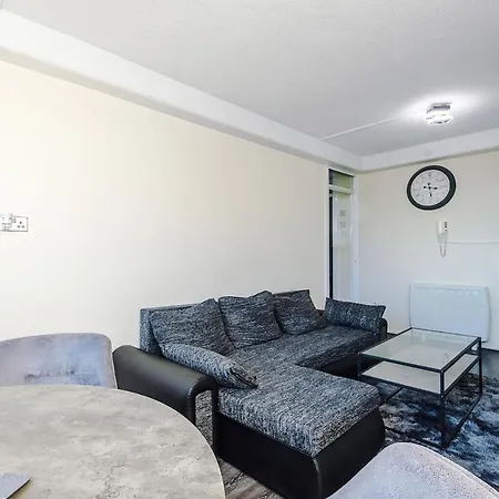 1-bed Flat Hume 5 Min To Mmu & Uom 15 Off *