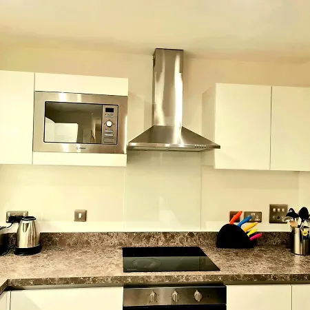 Daire Luxury 2 Bed Apartment, Kingsize Beds, 2 Bathrooms Manchester