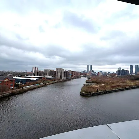 Lux High-rise Two Bed-balcony With Waterside View Apartament