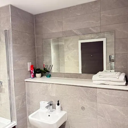 2 Bedroom In Centre