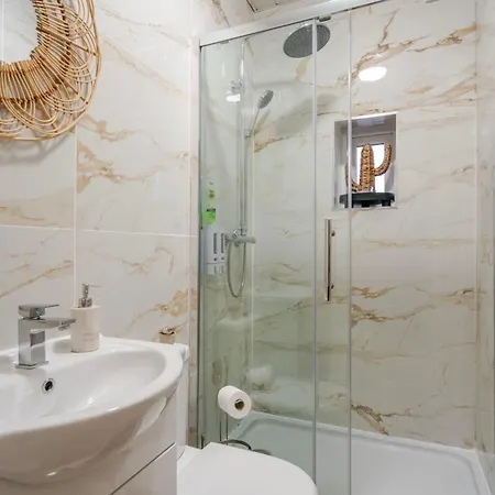 Perfect For Contractors, Free Parking, Lejlighed Manchester