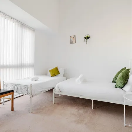 Huge 4br Escape - Etihad - Coop -free Parking Apartment