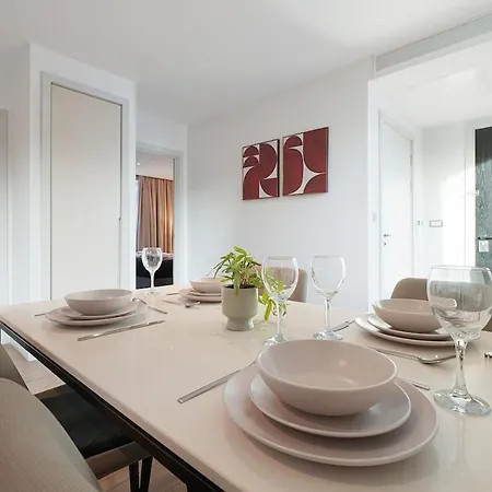 Apartman Stylish And Spacious 2 Bedroom 2 Bathroom *