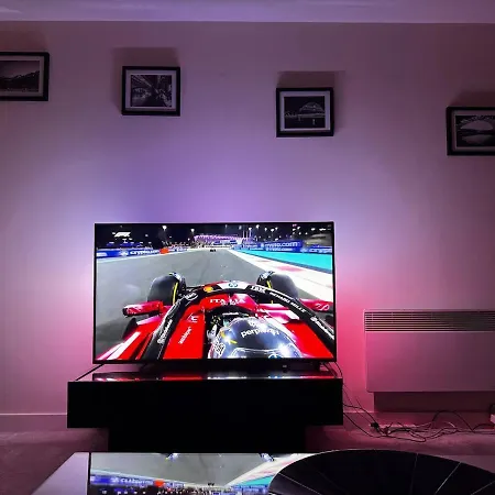 Cosy 2-bed Modern With Balcony Apartamento