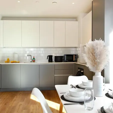 The Mount-balcony-gym-parking Apartament *