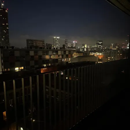 2bed With Balcony & Views Centre Apartmán *