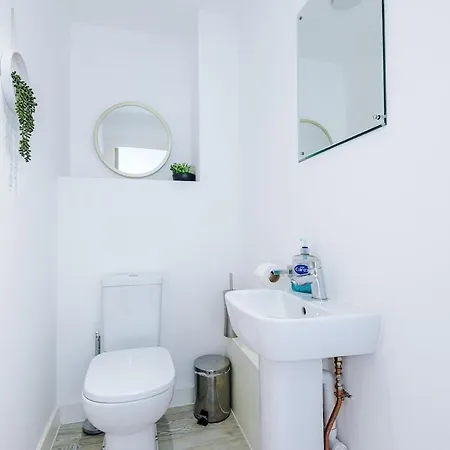 Central, 2 Bedroom, Penthouse Duplex *
