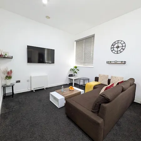 Spacious And Modern 2br - Free Parking