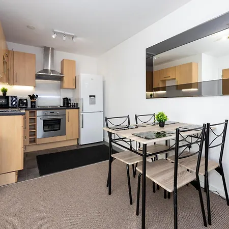 Apartment Cityside Walk To Etihad & Coop Live