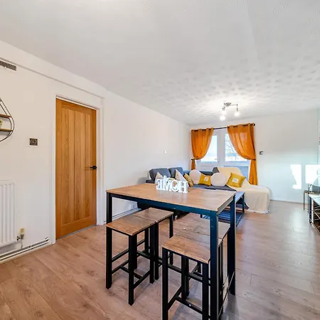 Stylish Urban Escape With Free Parking In