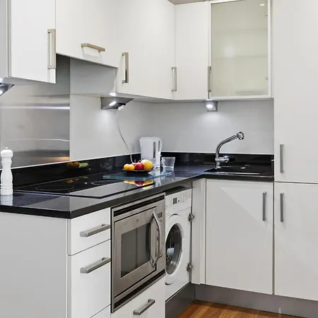 Appartement Centre 1b With Free Private Parking & Balcony *