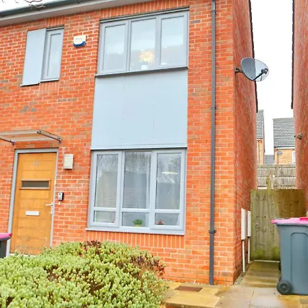 Modern Two-bedroom House Close To Centre