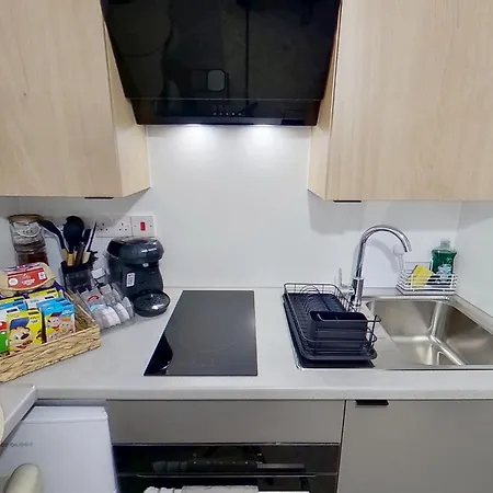 Stylish Modern Near Mediacityuk & Centre - Free Parking - Sleeps 2 Enjoy Apartament Manchester