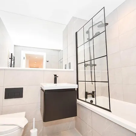 Wonderful 2bed In Apartman Manchester
