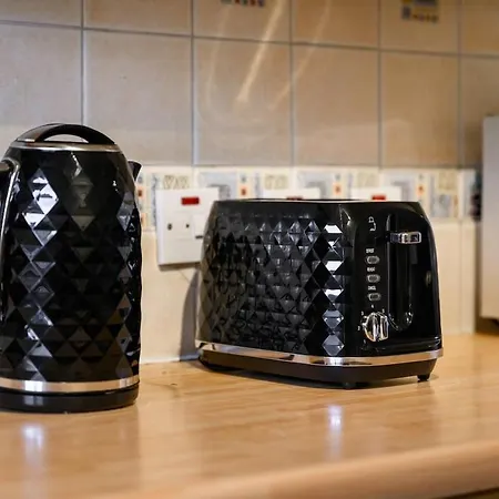 Modern 2 Bed Apartment, Salford Quays, Parking *