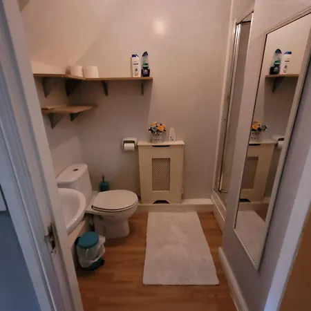 아파트 2-bed Sleeps 4 On-site Parking