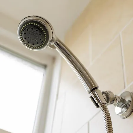 Free Parking, Large House For Contractors & Families, Sleeps 6, 15mins To Centre