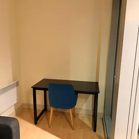 Premium 2 Bedroom In With Parking * Manchester
