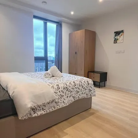 With Luxury Terrace & Gym In Center Apartman Manchester