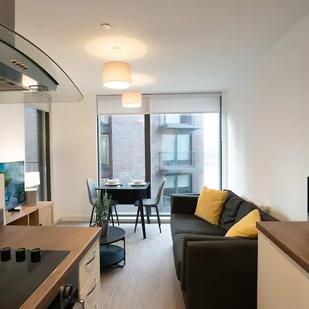 Bright 1 Bed In W Balcony Daire