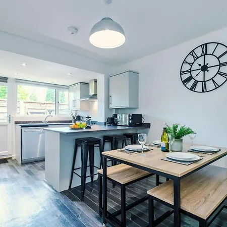 Apartament 2bdr Droylsden House In With Wparking Manchester