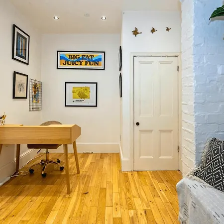 1bdr Didsbury Loft With Parking And Outdoor Space Apartment