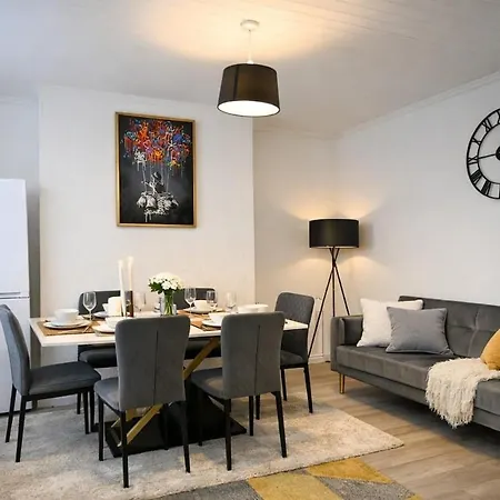 4bdr Contractor Hub - Sleeps 7 - Free On Street Parking דירה *