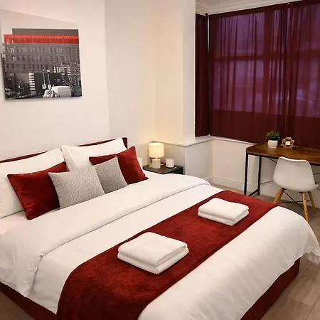 4bdr Contractor Hub - Sleeps 7 - Free On Street Parking 맨체스터