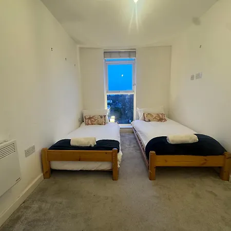 Ideally Located Didsbury Chorlton Gated Parking - Pass The Keys *