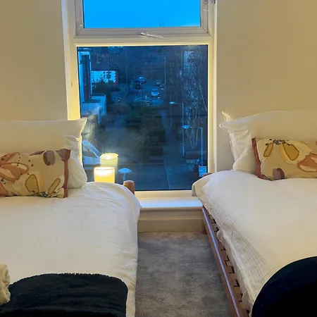 Ideally Located Didsbury Chorlton Gated Parking - Pass The Keys Appartement Manchester