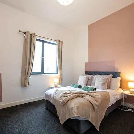 Spacious 2 Bed Near Media And Old Trafford Apartment