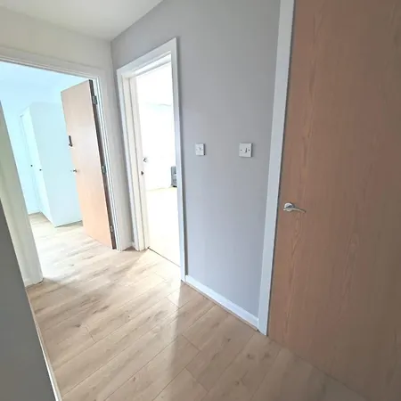 Fresh 2 Bedroom Flat - Center Delta Point *