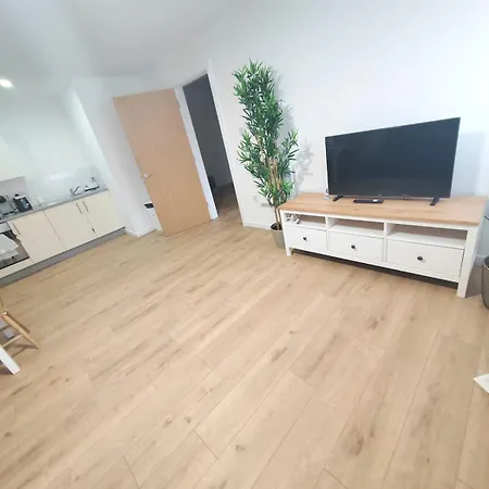 Fresh 2 Bedroom Flat - Center Delta Point Apartment