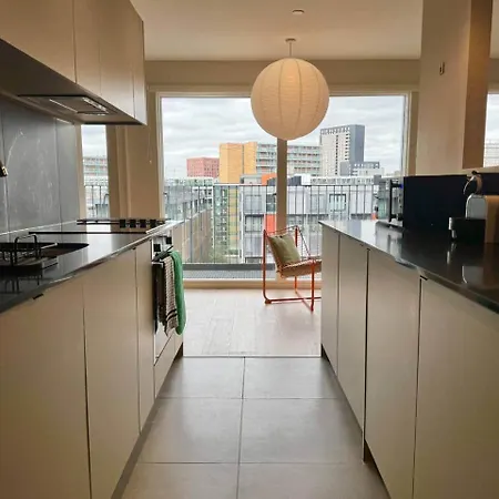 Boutique Centre Apartment, Balcony, Parking Apartmán *