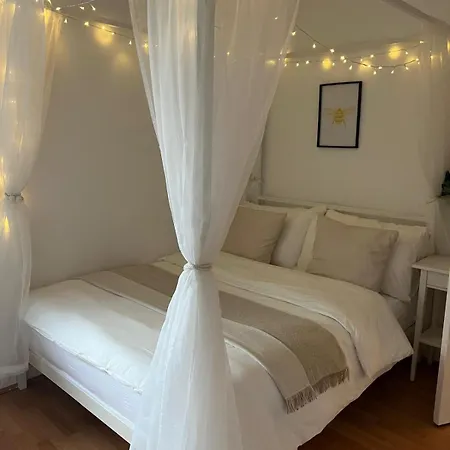 The Cotton Mill Hideaway - One Bedroom - Free Parking Near Etihad Stadium & Coop Live アパート
