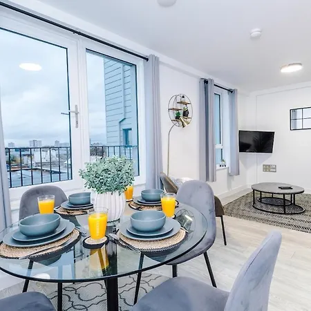 Central, 2 Bedroom, Penthouse Duplex Manchester