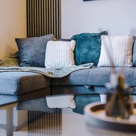 Апартаменты Centre, Central, Pool Table