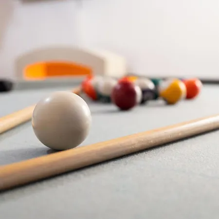 4 Mins From Stadium - Sleeps 7 - Near - Driveway Parking * Manchester