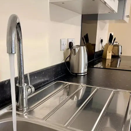 Stylish Flat With 2 Double Beds - Pass The Keys Lägenhet