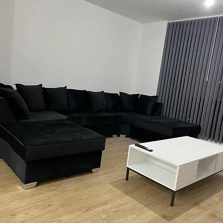 Balcony View Deluxe 2 Bed Ao Arena & Victoria Stn *