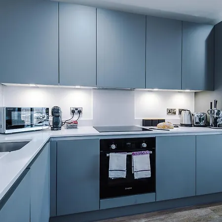 View With Pool شقة *