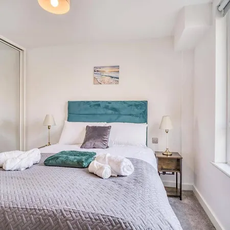 2-bed Modern Salford - Near Centre *