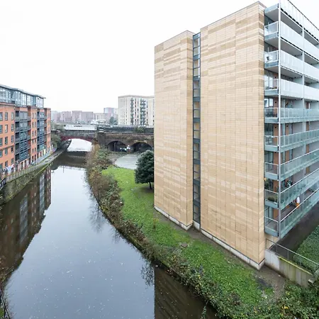 Chic 2bed Near Castlefield Canals-4min To Station Манчестер