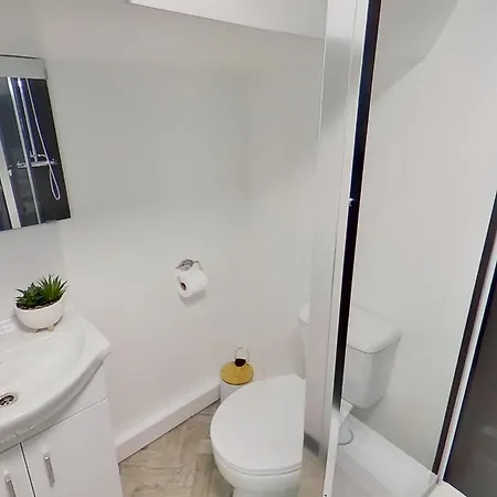 Stylish Modern Near Mediacityuk & Centre - Free Parking - Sleeps 2 Enjoy דירה *