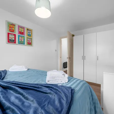 Daire Oxford Road Haven: Modern 1-bedroom Escape